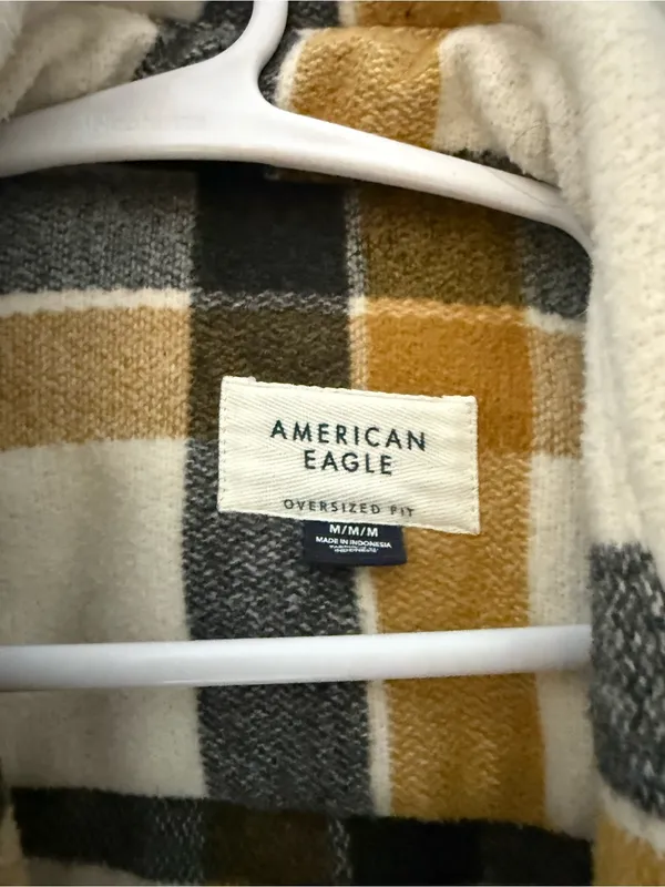 American Eagle Oversized Plaid Sherpa Shacket Women M Yellow Black - Image 4