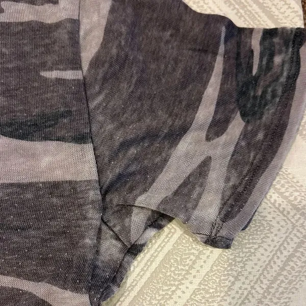 Z Supply Camo Pocket Tee in Gray Camouflage Burnout Triblend Size Small - Image 5