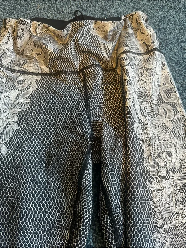 Lululemon Wunder Under Black & White Lace Nulux Leggings size 8 Excellent - Image 10