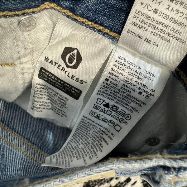 NWT Levi’s SilverTab Distressed High Rise Mom Shorts size 27 NEW - Image 13