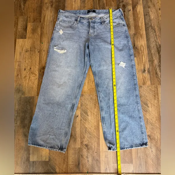 Hollister Low-Rise Baggy Distressed Light Wash Jeans Size 14R Y2K style - Image 5