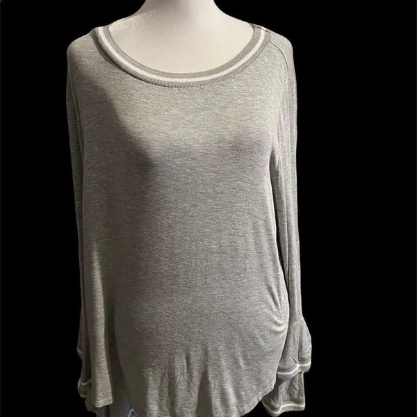 Marled Super cute LS T-shirt w/ double ruffles at cuffs. - Image 2