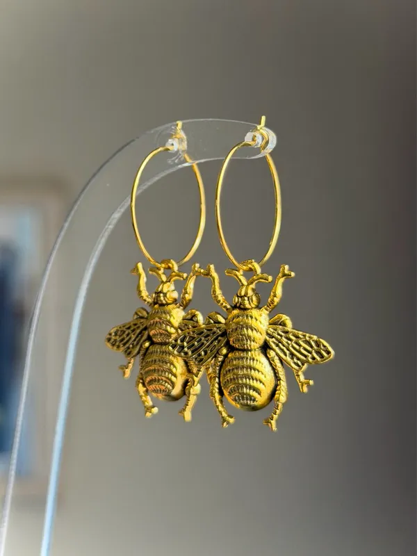 Handmade gold tone bee boho funky vintage antique style hoop earrings🐝🧡 - Image 2