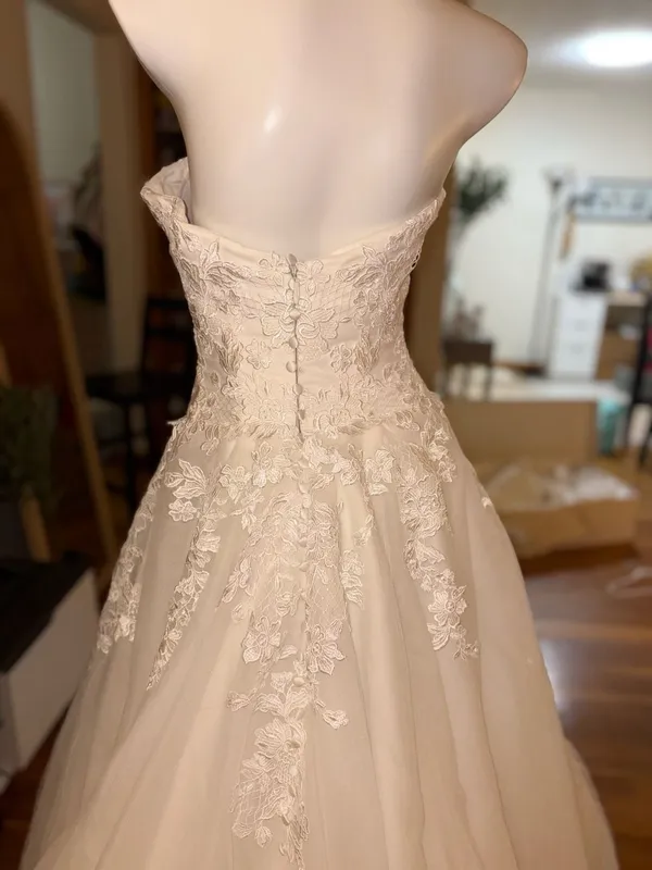 Classic Ivory Strapless Lace & Tulle Wedding Dress - Image 6