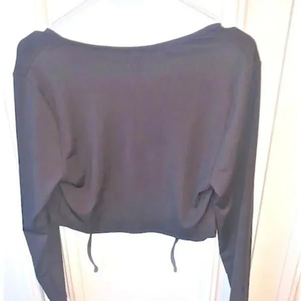 Black long sleeve lace up back crop top‎ - Image 2