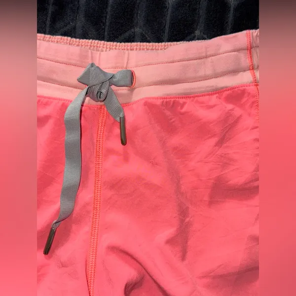 LULULEMON Hotty Hot Runnig Shorts Mesh Trim Vibrant Pastel Pink/Orange‎ Size 10 - Image 2