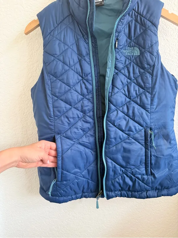 The North Face Navy Teal Trim Quilted Vest Size‎ Small Women’s - Image 2