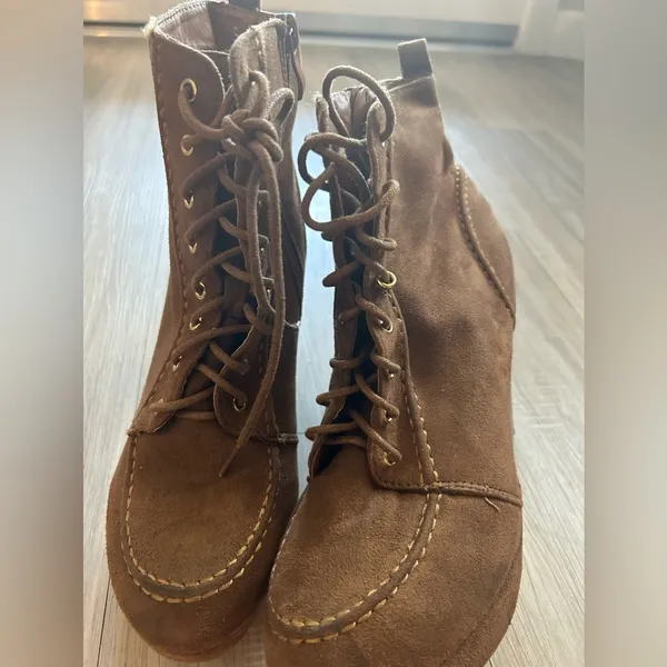 Bold and Beautiful: Platform Heeled Boots for Women - Image 2