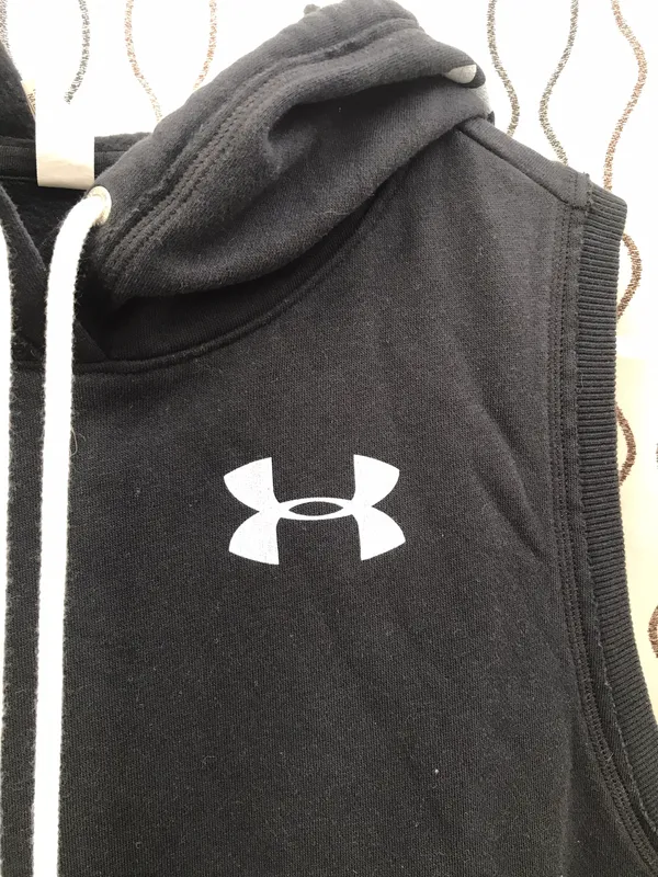 Under Armour Sleveless Hoodie - Image 5