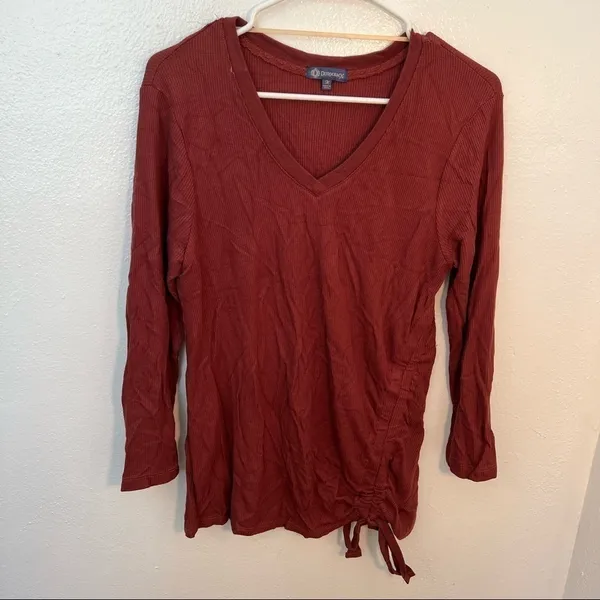 Democracy Women's Size Medium‎ Side Ruched V-Neck Blouse in Bran Burnt Orange - Image 3