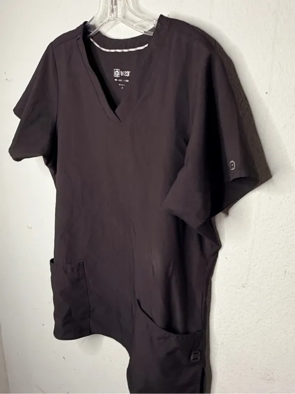 W123 Black Scrub Shirt Size M - Image 2