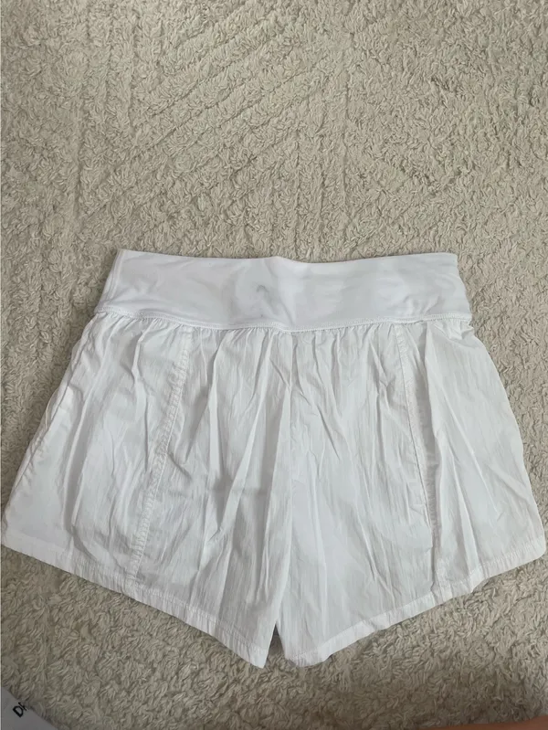 OFFLINE by Aerie Shorts White - Image 2
