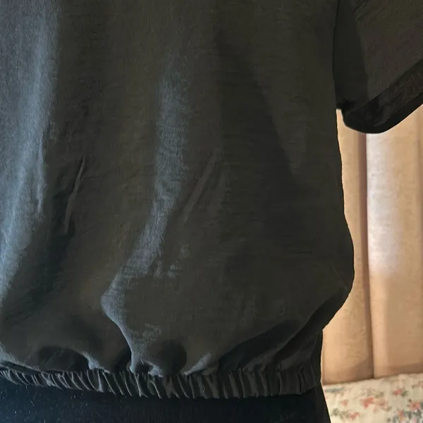 NWT  Size M Black Button Down Crop Top - Image 9