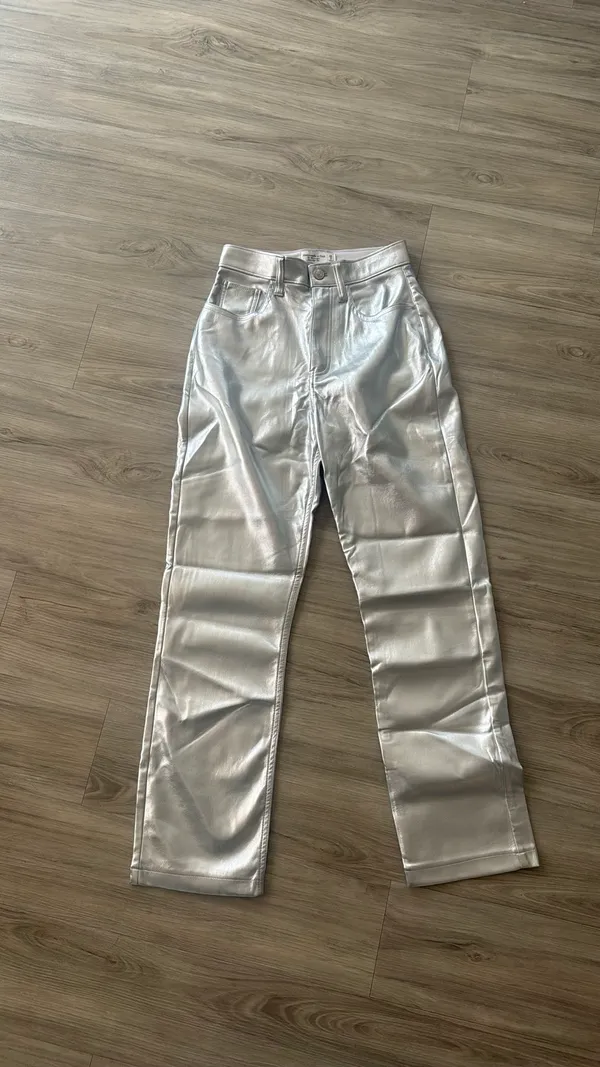 Abercrombie & Fitch Curve Love Vegan Leather 90’s Straight Pant In Silver - Image 6