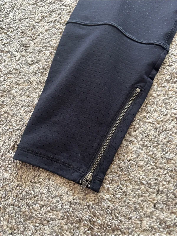 Lululemon Om & Roam Untight Tight size 2 - Image 2