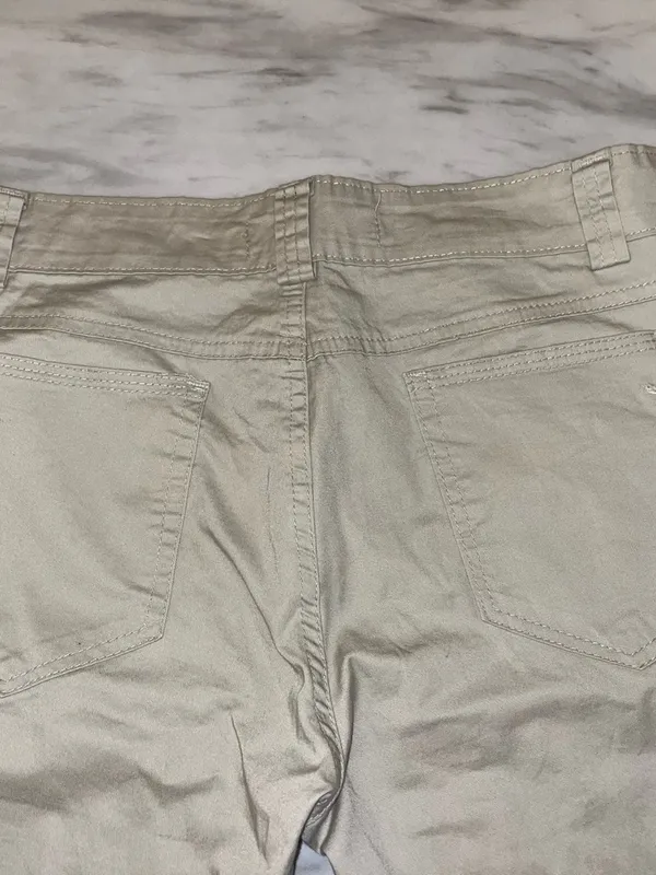 American Eagle Outfitters Beige Women’s Bermuda Shorts - Image 5