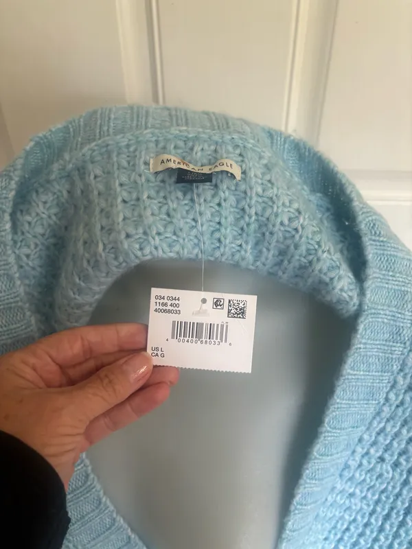 NWT Large. American Eagle Outfitters Light Blue V-neck long pullover sweater. Retail 64.95. - Image 3