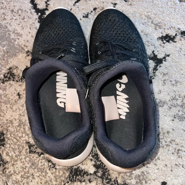 ⚠️SOLD⚠️gym shoes Black Size 8.5 - Image 3