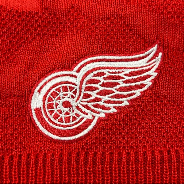 Detroit Red Wings NHL Fanatics Red Authentic Pro Team Locker Room Pom Beanie - Image 2