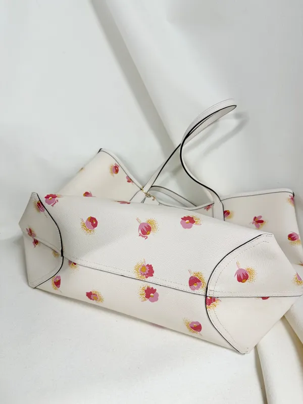 Nwt！Coach City Tote With Pop Floral Print (Coach C6431) - Image 4