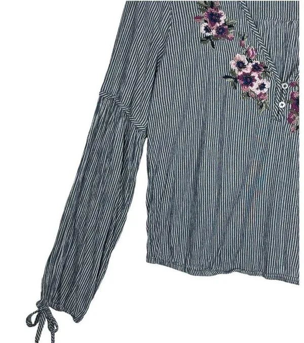 Abercrombie Fitch Top Womens M V Neck Embroidered Cropped Striped Long Sleeves - Image 5