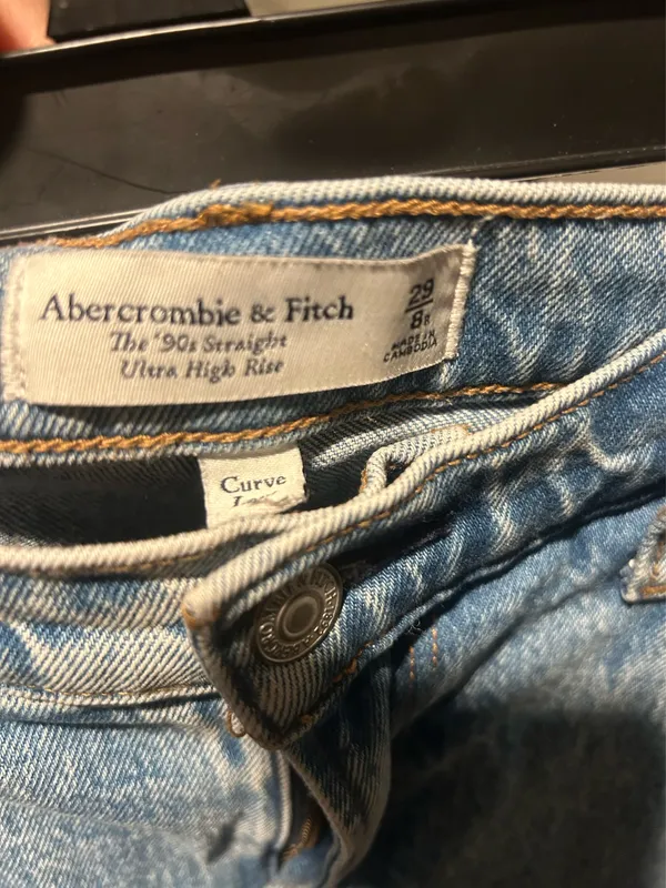 Abercrombie Curve Love 90s Straight High-Rise - Image 4