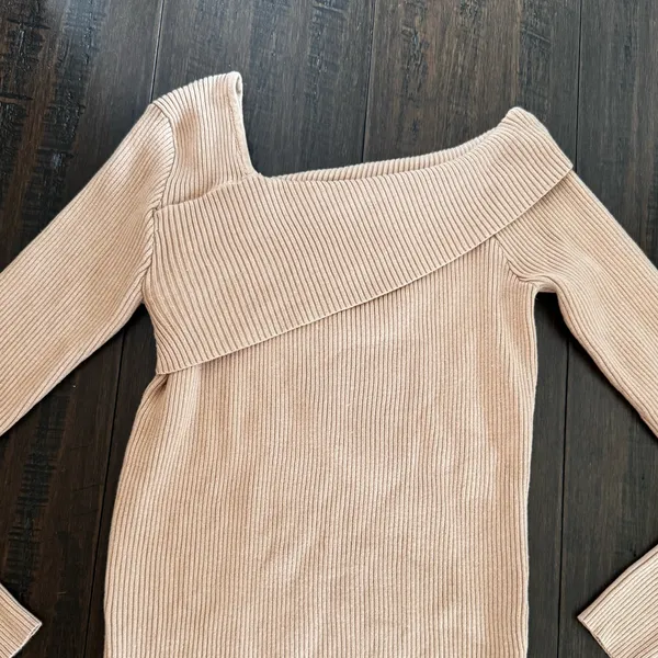 One-Shoulder Ribbed Asymmetrical Knit Top in Camel Brown Size S - Image 4