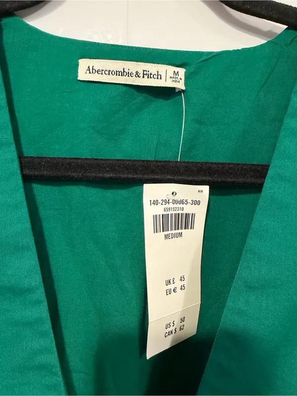 Abercrombie & Fitch Emerald Green Ruched V-Neck Crop Top Medium NWT 140-294-0065 - Image 2