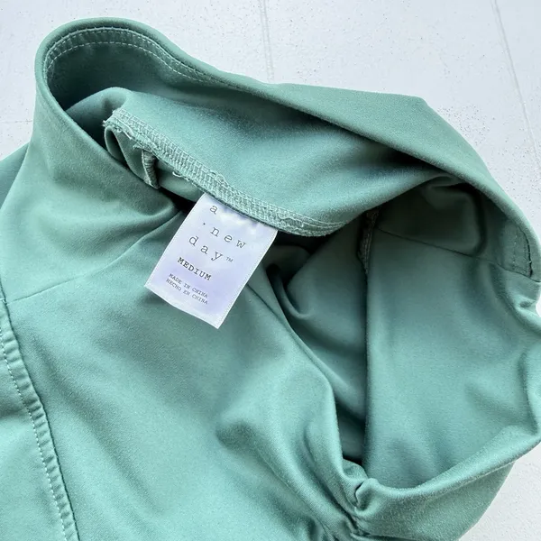 New Day Women’s Medium Green Athletic Bootcut Pull-On Pants - Image 5