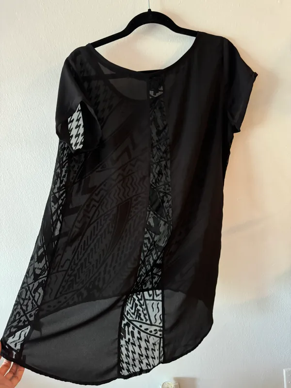 Mossimo Woman's Black Lightweight Top Large - Image 7