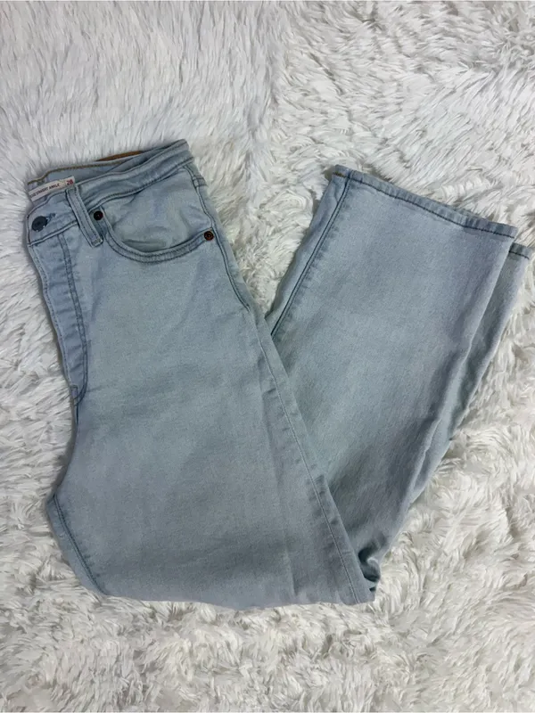 Levi’s Ribcage Straight Ankle Jeans Size 28 Light Wash Distressed - Image 4