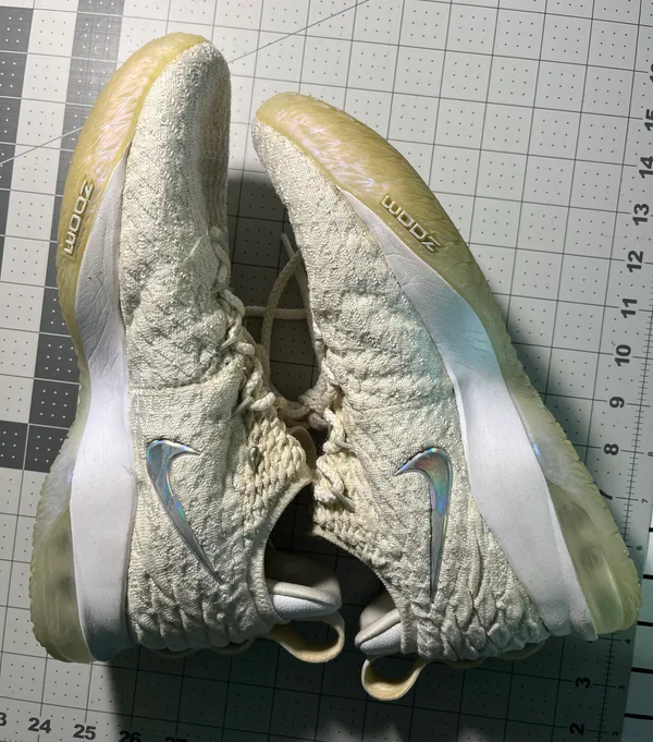 Nike Lebron Basketball Shoes - Image 3