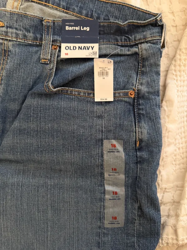 Old Navy Barrel Jeans - Image 3