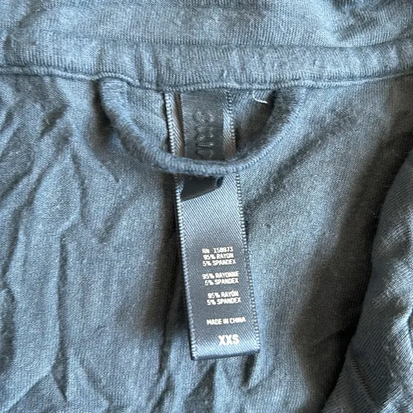 Skims blue button front shirt sleeve pajama top - Image 4
