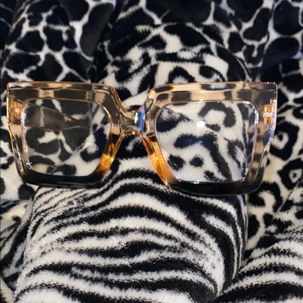 Stylish Tan Black ombré fashion glasses - Image 2