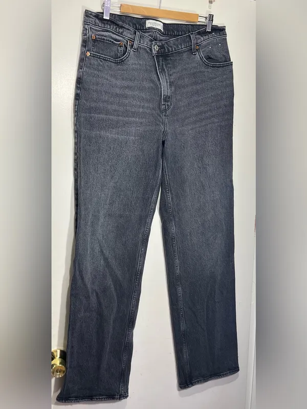 Abercrombie & fitch black/grey the 90’s relaxed Jean high rise size 14 - Image 3