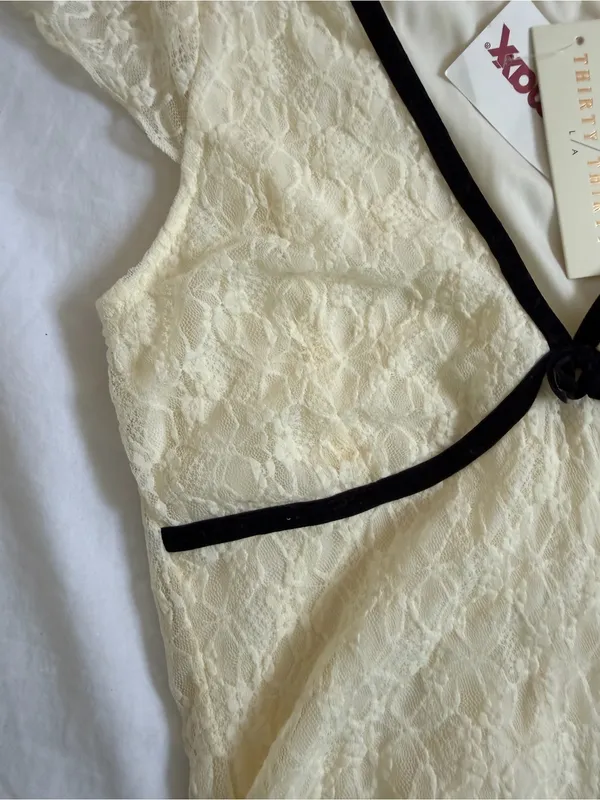 Thirty Seven Ivory Lace Blouse with Black Trim - Image 3