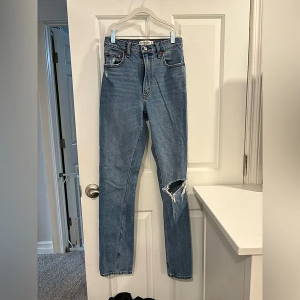 Abercrombie & Fitch 90’s Slim Straight High Rise Blue Jeans - Image 3