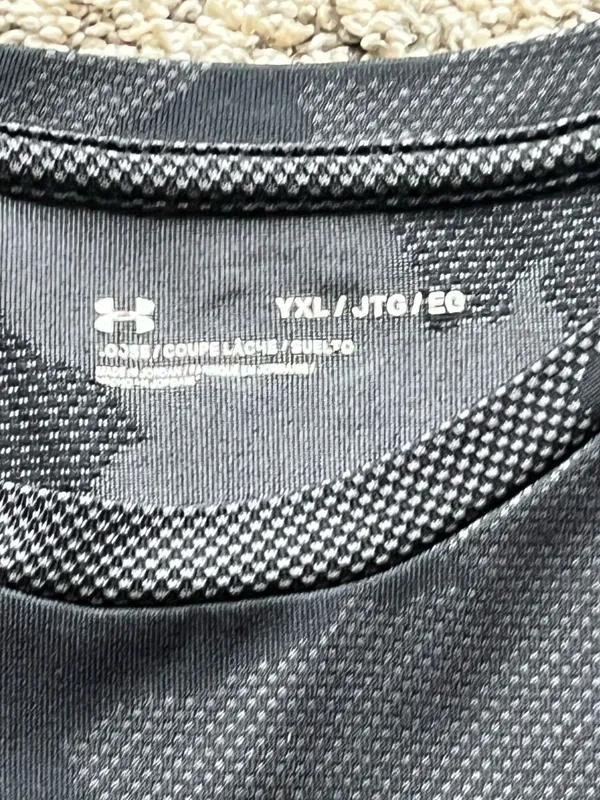 Under Armour Boys YXL tshirt - Image 2