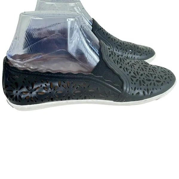 AERIN Leather Black Eyelet Rubber‎ Soled Slip On Comfort Flats Women's Size 8 - Image 3