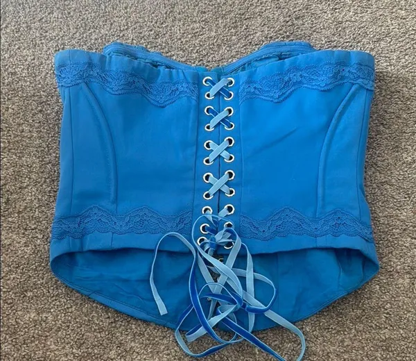 ⭐️YAMIE BUSTIER TOP BLUE PRINCESS POLLY - Image 2