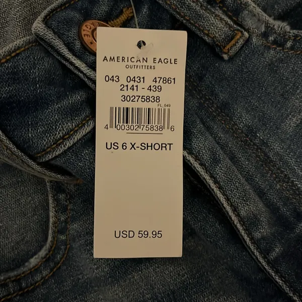 American Eagle Outfitters Women's Dark Blue Distressed Jeans - Image 10
