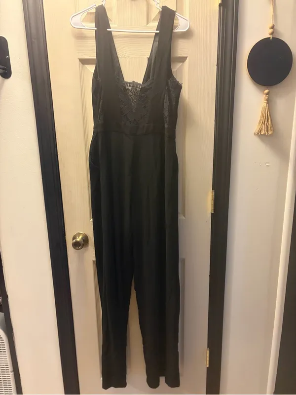 Lulu's Black Deep V-Neck Wide-Leg Lace Back Jumpsuit with Pockets medium - Image 5