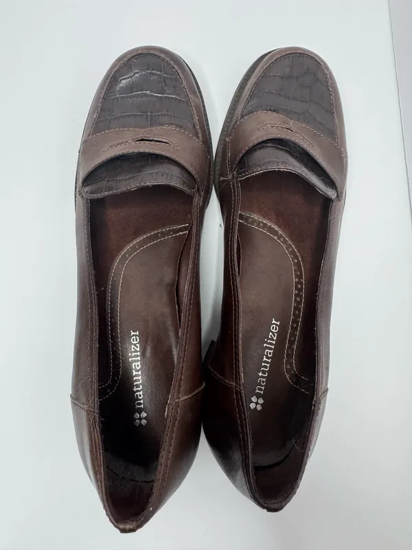 Naturalizer Brown Leather Kitten Heels Timeless Design Size 7 - Image 3