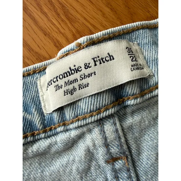 Abercrombie & Fitch The Mom Short High Rise Light Wash Cuffed Denim Size 22 - Image 6