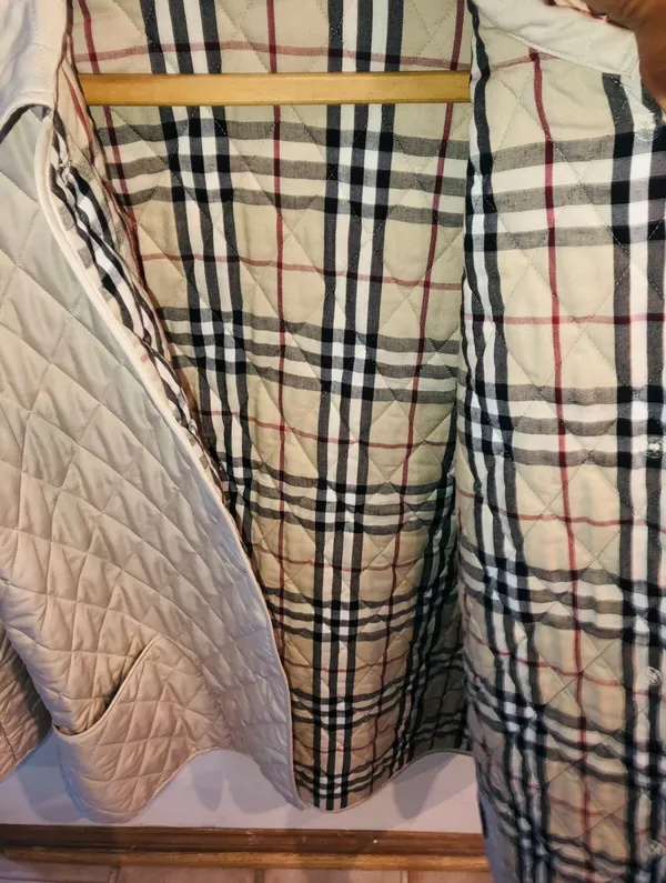 Burberry Classic Quilted Jacket - Image 4