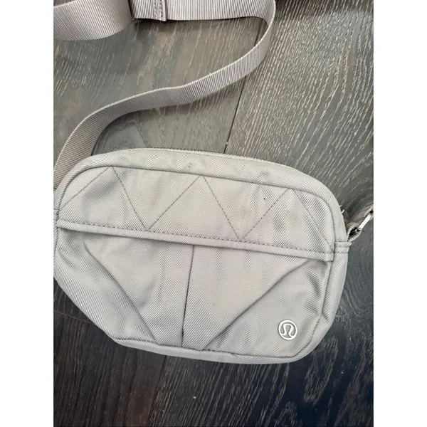 Lululemon Women’s Light Gray Fanny Waist Bag - Image 2