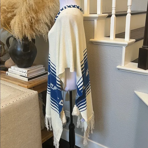 060- Wildfox Frida Traveler Fringe Oversized Blue White Sweater Poncho Size Smal - Image 6