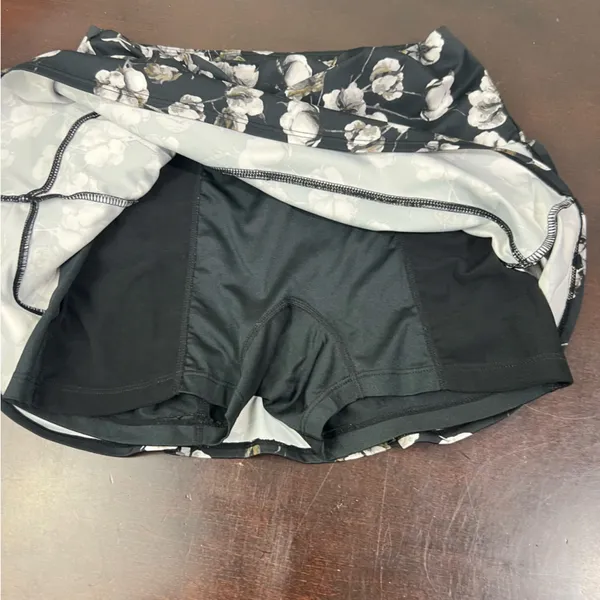 Tail Activewear Floral Ruffle Tennis Skort Black White XS - Image 5