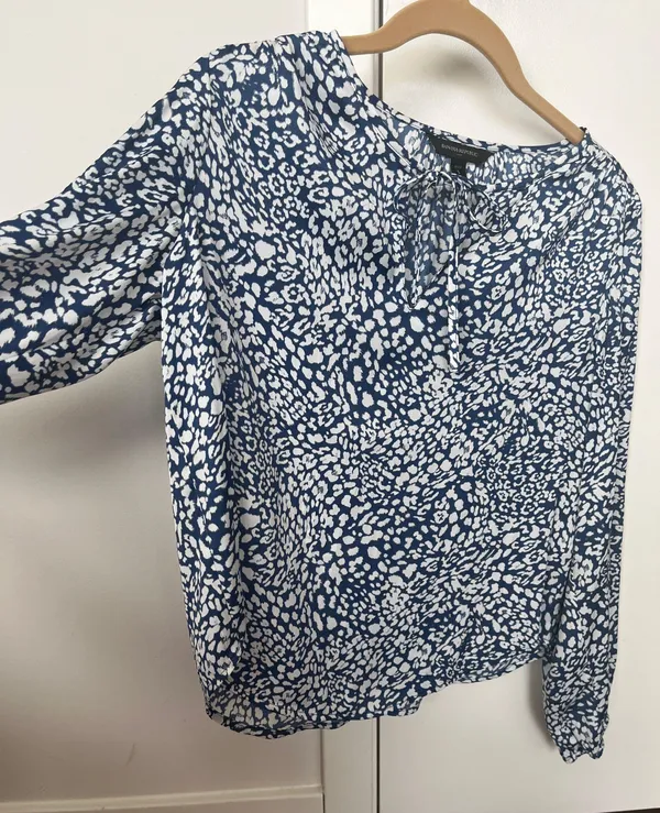 Banana Republic Blouse - Image 3